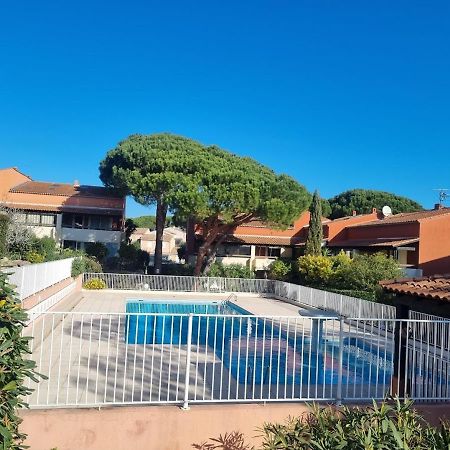 Charmant Studio Lumineux Avec Piscine Fréjus Esterno foto