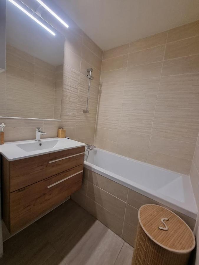 Charmant Studio Lumineux Avec Piscine Fréjus Esterno foto