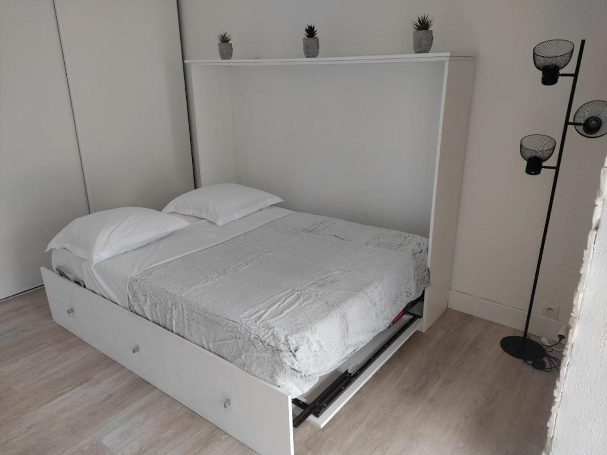 Charmant Studio Lumineux Avec Piscine Fréjus Esterno foto