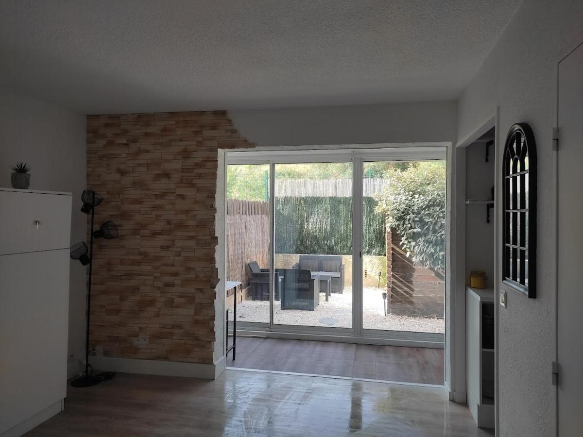 Charmant Studio Lumineux Avec Piscine Fréjus Esterno foto
